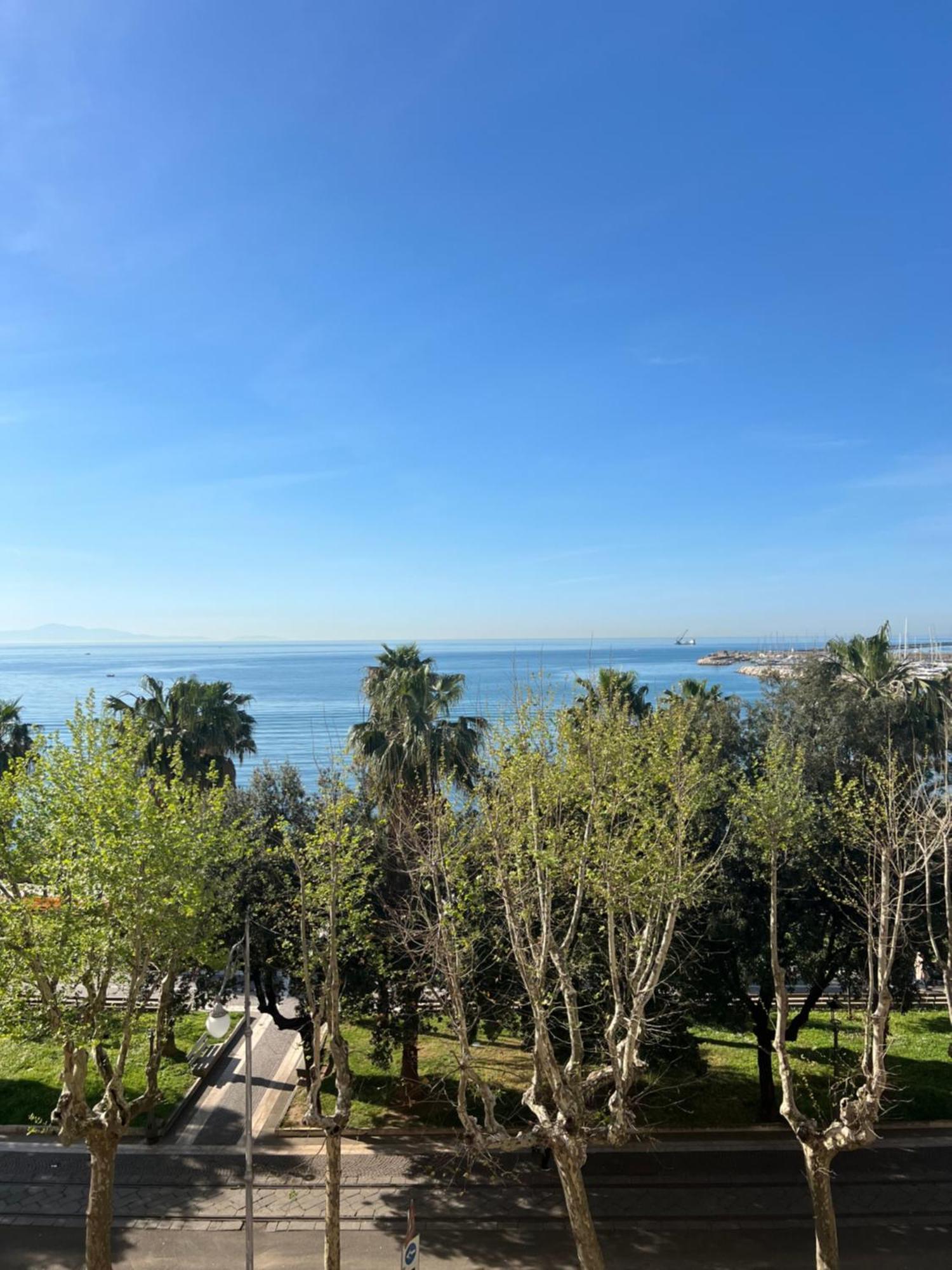 Blue Sea View Apartment ساليرنو المظهر الخارجي الصورة